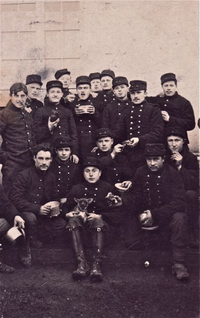 De hond werd ingezet om sigaretten te gaan schooien bij de Duitsers.